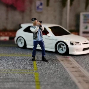 1/64 Diorama Figure Male City Photographer Painted Miniature Scene Model GIFT - Picture 1 of 4