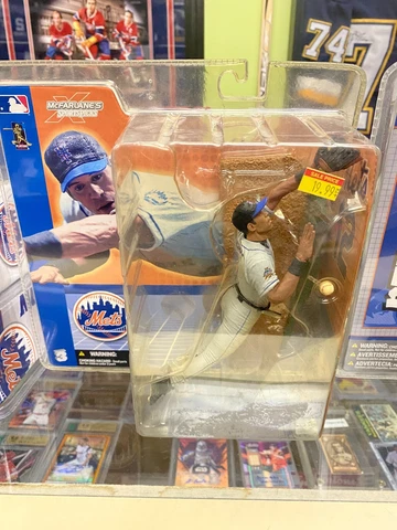 Roberto Alomar Series 3 McFarlane Figurine Cover