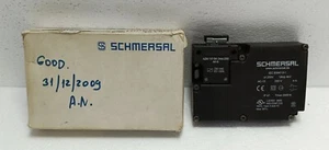 Interruptor de bloqueo de seguridad Schmersal AZM 161SK-24RK-230-M16 - Imagen 1 de 10