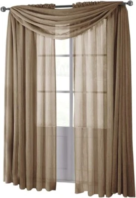 Cortina Mocha Bufanda Aplastada Transparente 52"x216" Cortina para Bufanda solo usada en puesta en escena Foto 1 de 4