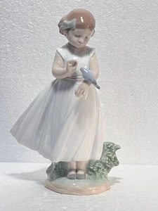 New in Box LLADRO "ARE YOU TIRED" #8059 - Girl with Bird Porcelain Figurine  - Picture 1 of 9