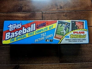SEALED The Official 1992 Topps Baseball Complete Box Set, 792 Cards MLB - Picture 1 of 2