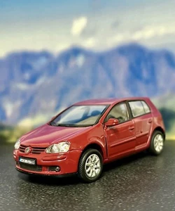 Modellino auto VW Golf V 1:34 - Welly - Rosso - con porte apribili - 1.6 FSI - Foto 1 di 16
