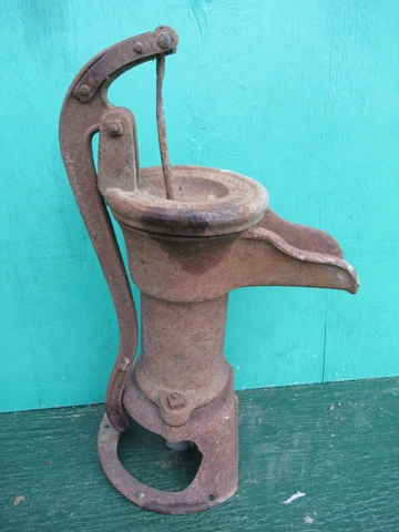 VINTAGE OLD Cast Iron Hand PITCHER WATER PUMP Measures 25" High DECORATION Cover