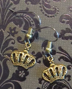 Krone kleine Ohrringe 24 Karat Gold Plättchen Königin Diadem König Prinzessin Prinz - Bild 1 von 3