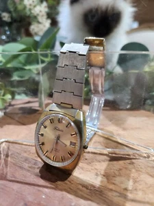 Vintage Felicia gold faced watch - Picture 1 of 6