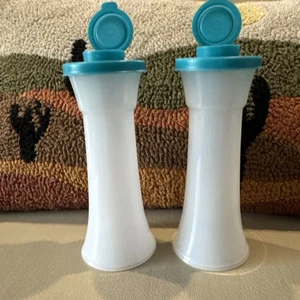 Neu Tupperware große Salz- und Pfefferstreuer (Farbe: Karibisches Meer Robbe)* - Bild 1 von 7