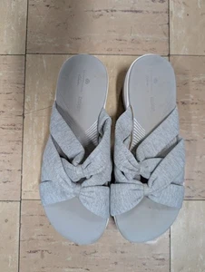 Clarks Womens 8.5 Gray Cloudsteppers Sandals Thong Flip Flop Beach - Picture 1 of 6