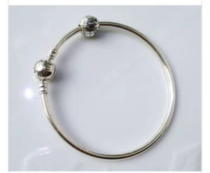Authentic Pandora Moments 7.5" Bangle Bracelet Charm/around The World Bead - Picture 1 of 4