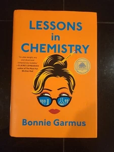 Lessons in Chemistry - Bonnie Garmus - 1st edition/1st printing Hardcover - Picture 1 of 10