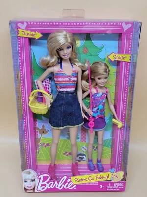 Barbie Sisters Go Fishing Stacie & Barbie 2010 Mattel #V4396 NRFB Foto 1 de 4