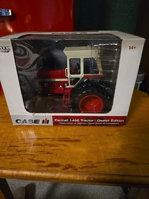 Tractor International Harvester Farmall 1066 1/16, edición concesionario nuevo en caja Foto 1 de 4
