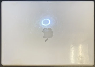 Laptop Apple MacBook A1181 13 pulgadas - MC240LL/A (mayo de 2009) blanca COMO ESTÁ Foto 1 de 4