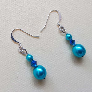 Handgefertigte Ohrringe NEU mit türkis Glaswachsperlen und Swarovski® Elementen