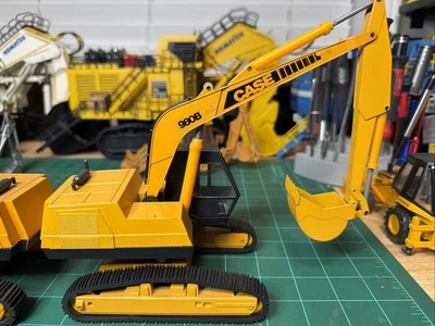 Vintage Conrad Case 980B Construction Excavator 1:35 Scale 2961 Rare Off Color - Image 1 of 4