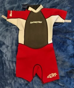 NUOVO! Hyperflex Youth (8) Access Tuta Primaverile Corta, Muta Rossa 2,5mm, Zip Posteriore - Foto 1 di 7