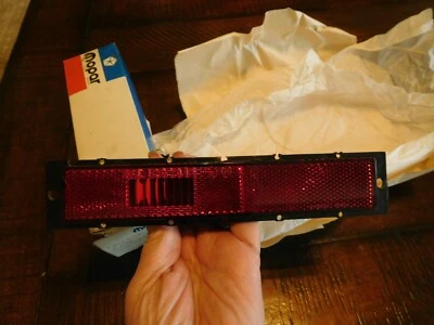 1974 1975 1976 Plymouth Marker Lamp 4076099 Mopar Station Wagon Nuevo de Lote Antiguo Trasero Derecho Foto 1 de 4