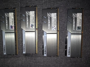 G.Skill Trident Z RGB DIMM Kit 32GB, DDR4-3000 - Bild 1 von 3