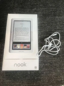 Barnes & Noble Nook 1st Gen Wi-Fi eBook Bundle Reader BNRV100 For Parts - Picture 1 of 6