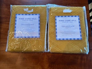 Pine Cone Hill Geo Matelasse Standard Kissenbezug Goldmine 2er Set NEU im Pack - Bild 1 von 4