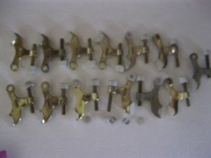 Tope de puerta con pasador de bisagra de alta resistencia Rok Hardware 13, latón - Imagen 1 de 5