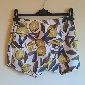 New! Topshop women's lemon skort - UK 10 - shorts skirt pattern fruit polyester - Picture 1 of 8