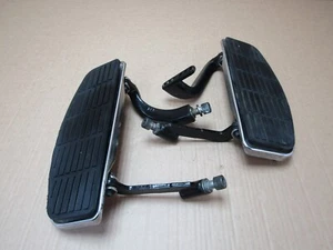 Harley Davidson Road King 2005 14,444 miles rider footrests pair (10168) - Picture 1 of 9