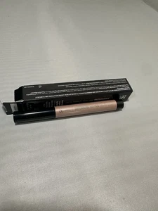 It Cosmetics Superhero No-Tug Shadow Stick SILK ARMOR Champaign Matte Full C17 - Picture 1 of 4