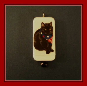PATRIOTISCHE SCHWARZE KATZE - 4. JULI AMERICANA DOMINO ANHÄNGER MIT BOX UND KORDEL - Bild 1 von 3