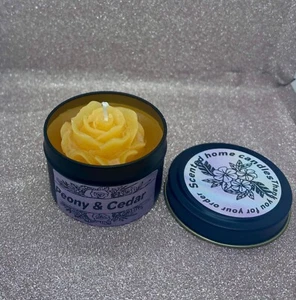Peony & cedar scented candle - Picture 1 of 5