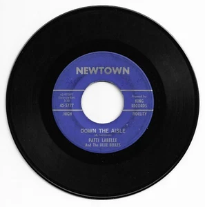 DOO WOP 45 PATTI LABELLE/BLUE BELLES DOWN THE AISLE ON NEWTOWN STRONG VG ORIG - Imagen 1 de 1