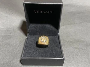 VERSACE Ring Gold Schwarz Farbe Metall Verziert Medusakopf Greca Motiv - Bild 1 von 5