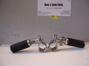 GENUINE HARLEY/DAVIDSON MOTORCYCLE FOOT PEGS /RESTS & BRACKETS USA MADE - Picture 1 of 7