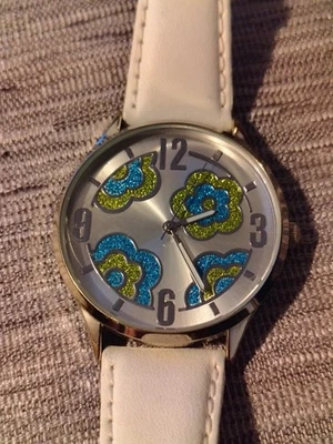 Relógio feminino brilhante, nuvens azuis e verdes da Avon PRECISA DE BATERIA  - Imagem 1 de 4