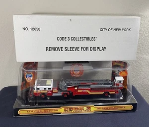 Code 3 Model #12658 FDNY Bureau of Training, Seagrave Aerial Ladder Truck - Picture 1 of 10