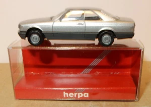 Micro Herpa Ho 1/87 Mercedes-Benz 560 Secco Grigio Chiaro IN Metallo IN Box - Foto 1 di 7