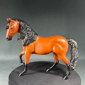 Figura Caballo Breyer Reeves Marrón Con Figura Melena Negra - Imagen 1 de 12
