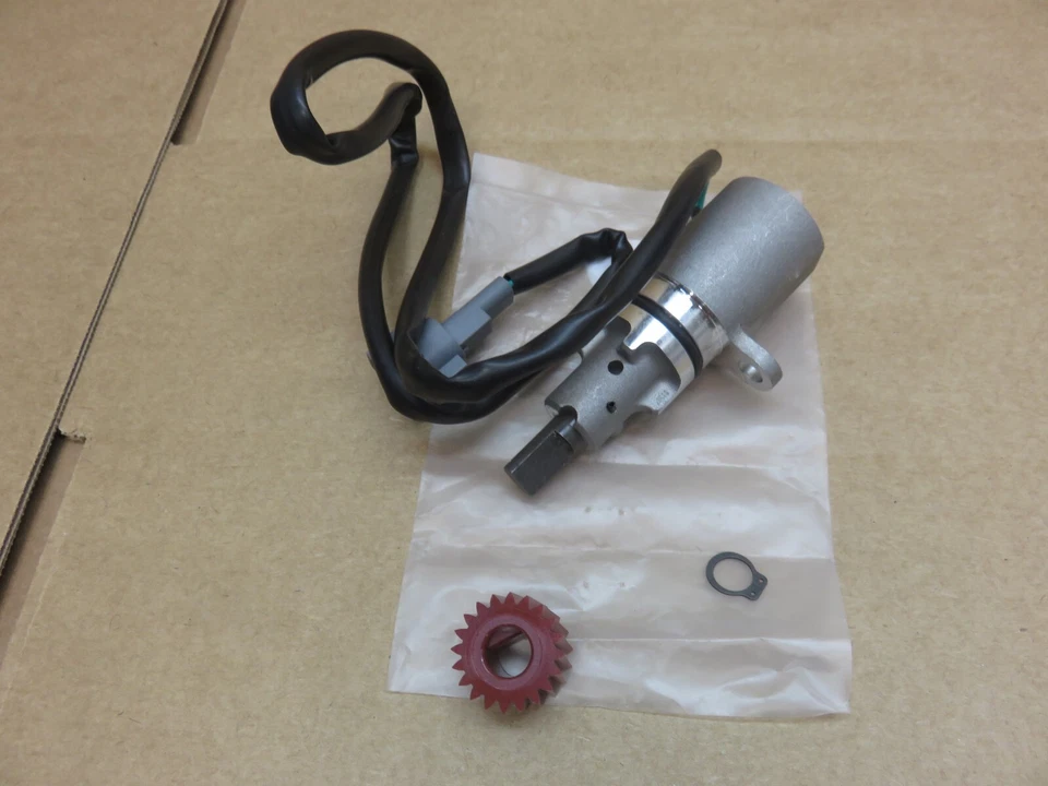 NEW OEM 89-94 NISSAN 240SX S13 KA24DE KA24E MANUAL SPEED SENSOR, RED GEAR,CLIP - Image 1 of 1
