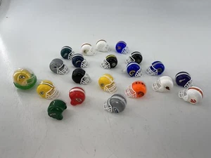 Menge 21 Miniatur Kunststoff Football Helm NFL - 2" Vending Kapsel Spielzeug verschiedene - Bild 1 von 7