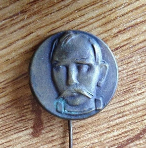 JANKO VESELINOVIC 1862-1905 Serbian writer - large size  22 mm pin badge SCARCE  - Picture 1 of 4