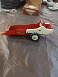 TRU-SCALE 1960’s Vintage Manure Spreader Pressed Steel Farm Toy - Picture 1 of 9