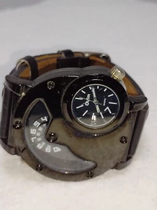 Reloj Hombre OULM 9591 Dual Time Cuarzo Un Diseñador Único Nuevas Baterías 50 mm - Imagen 1 de 16