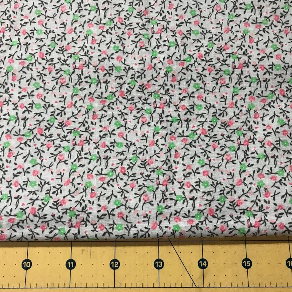 Calico Rosa y Verde 26” X 43” Tela 100% Algodón #2246 Foto 1 de 1