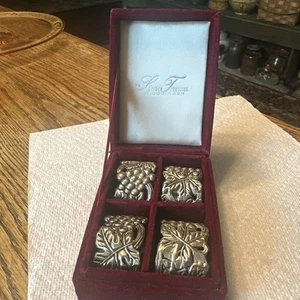 Silver Treasures By Godinger 4 Napkin Rings Burgundy Velvet Box - Picture 1 of 8