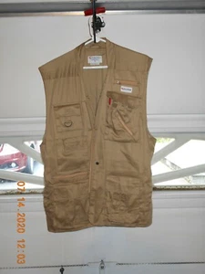 An slightly used or unused Photographer vest for the serious or professional... - Picture 1 of 9