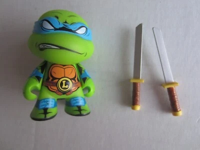 Minifigura de vinilo Kidrobot Teenage Mutant Ninja Turtles 2016: Leonardo Foto 1 de 2