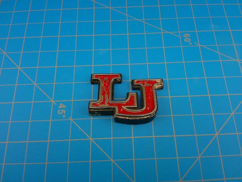 复古庞蒂亚克凤凰 LJ 金属汽车徽章经典 20 世纪 70 年代原始设备制造商 10002885 — 第 1/4 张图片