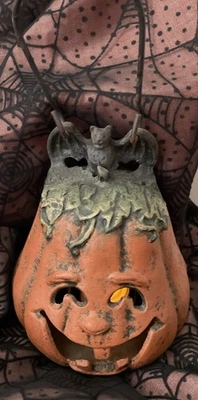 "Luminaria de murciélago/linterna Jack O de hierro fundido pesado de doble cara vintage de 9,5"" con vela" Foto 1 de 4