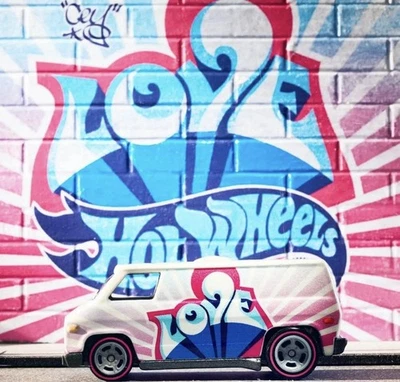 Van Hot Wheels Cey Adams "Love" anos 70. Mattel Creations edição limitada lacrada 📦  - Imagem 1 de 3