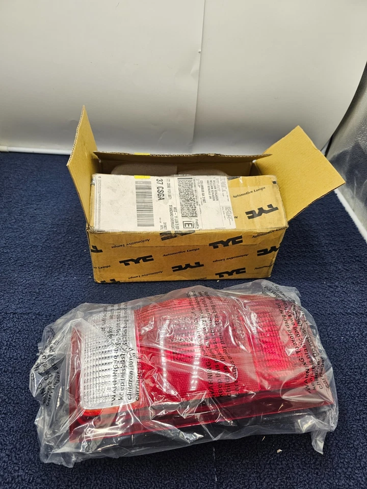 Conjunto de luz trasera regular TYC 11-5076-91 para Ford Ranger 2000 Foto 1 de 4